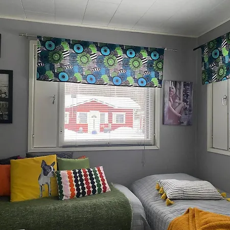 Huone Kahdelle, Oma Sisaeaenkaeynti Ja Pysaekoeinti * Kajaani