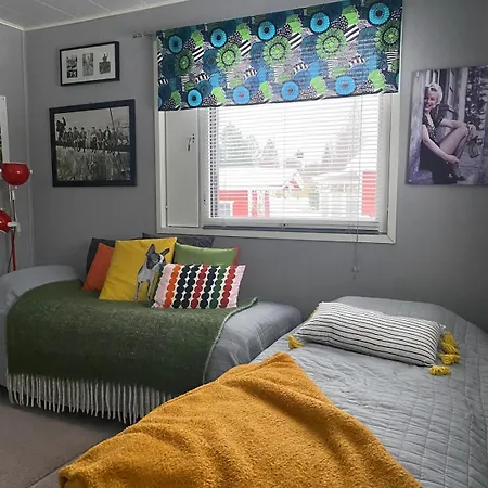 Huone Kahdelle, Oma Sisaeaenkaeynti Ja Pysaekoeinti * Kajaani