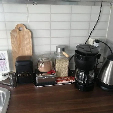 Huone Kahdelle, Oma Sisaeaenkaeynti Ja Pysaekoeinti Apartmán