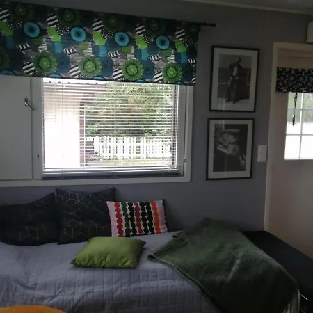 Huone Kahdelle, Oma Sisaeaenkaeynti Ja Pysaekoeinti Apartmán *