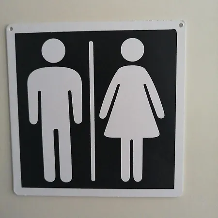Huone Kahdelle, Oma Sisaeaenkaeynti Ja Pysaekoeinti Каяани