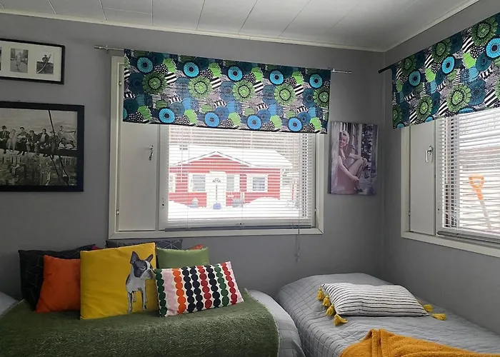 Huone Kahdelle, Oma Sisaeaenkaeynti Ja Pysaekoeinti * Kajaani