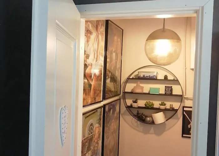 Appartement Huone Kahdelle, Oma Sisaeaenkaeynti Ja Pysaekoeinti *