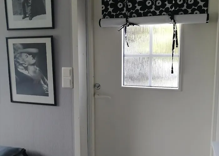 Appartement Huone Kahdelle, Oma Sisaeaenkaeynti Ja Pysaekoeinti *