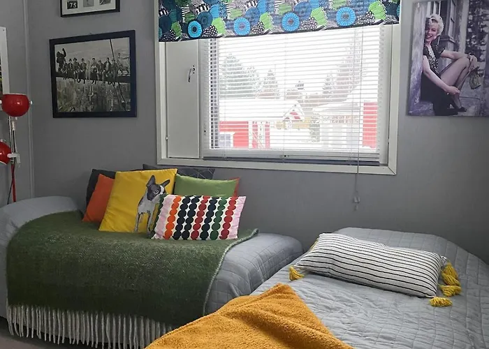 Huone Kahdelle, Oma Sisaeaenkaeynti Ja Pysaekoeinti * Kajaani